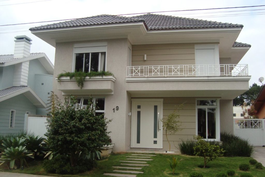 Fachada de residência com grafiato.