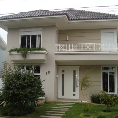 Fachada de residência com grafiato.