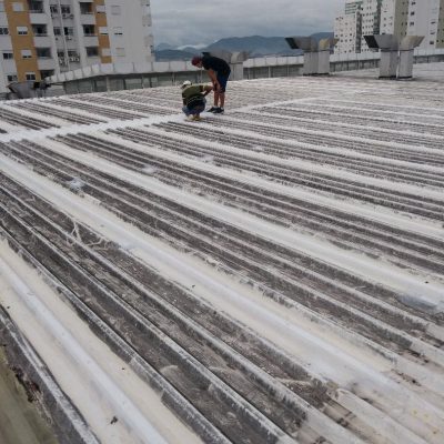 CYZ Vedac com tela nas emendas entre telhas.