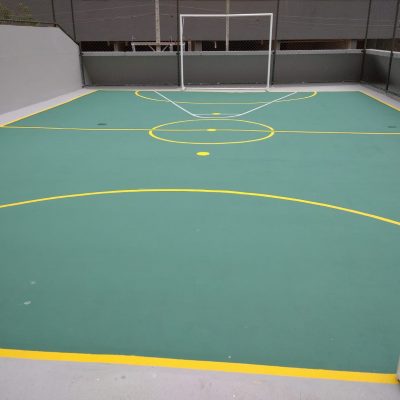 CYZ Pisotelha em verde e amarelo na pintura de quadra poliesportiva.